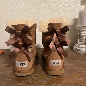 Little girl size 1 uggs